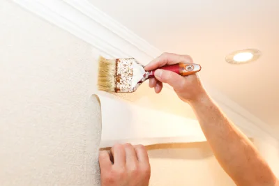 Pose de papier peint à Arrest — revêtements muraux et toiles de verre